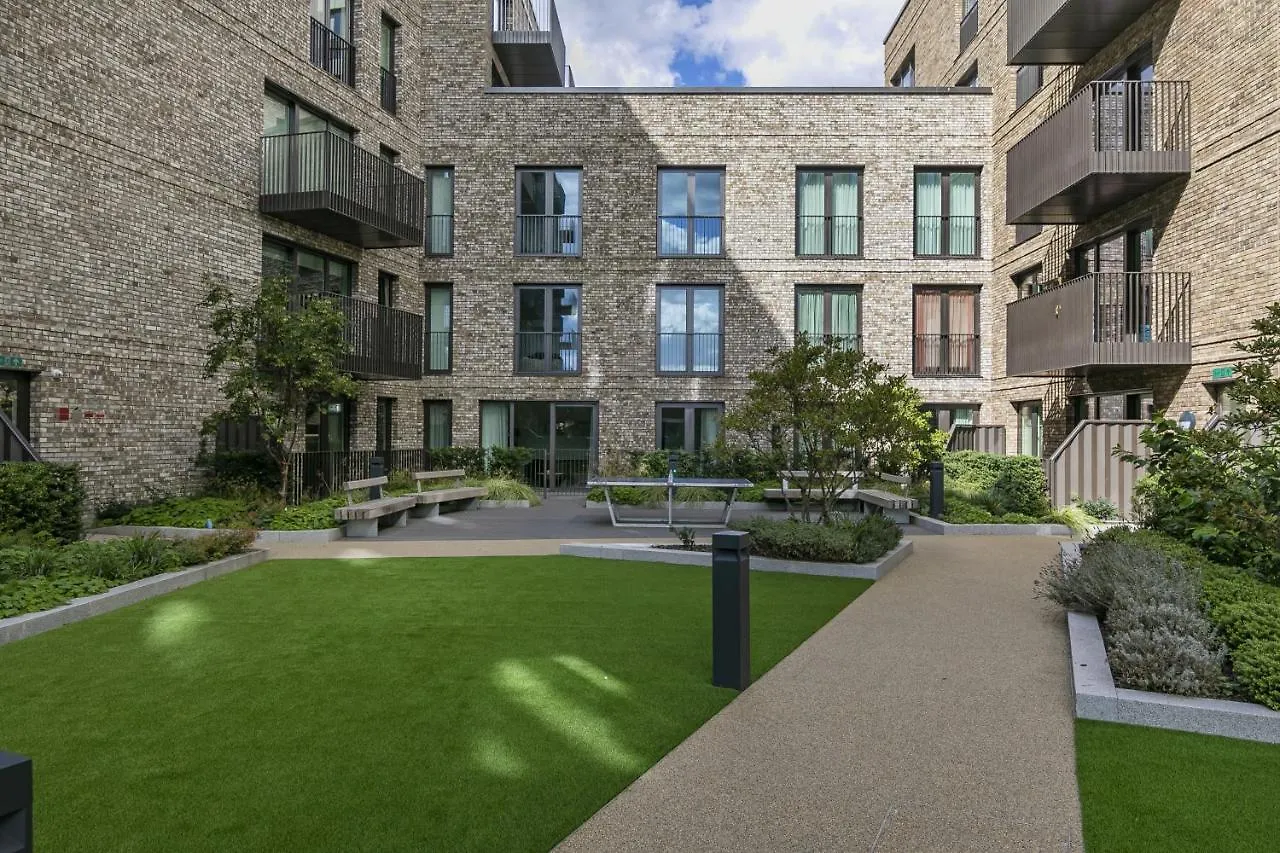 Homestay Rooms In Shared Luxury Flat London