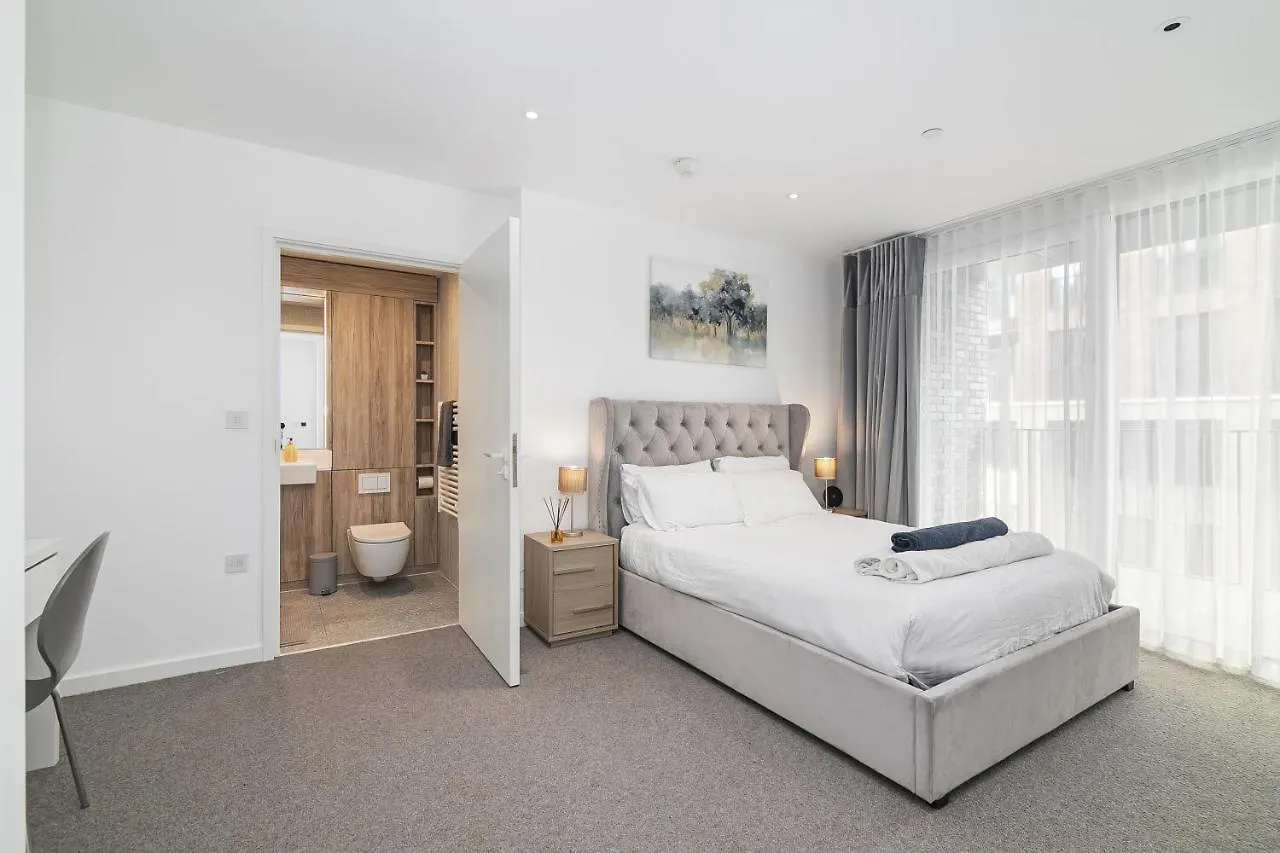 Rooms In Shared Luxury Flat London Homestay