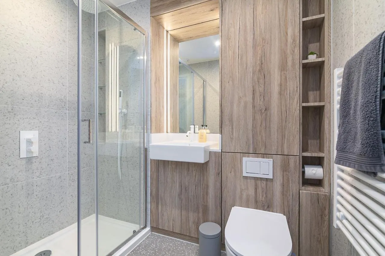 Homestay Rooms In Shared Luxury Flat London
