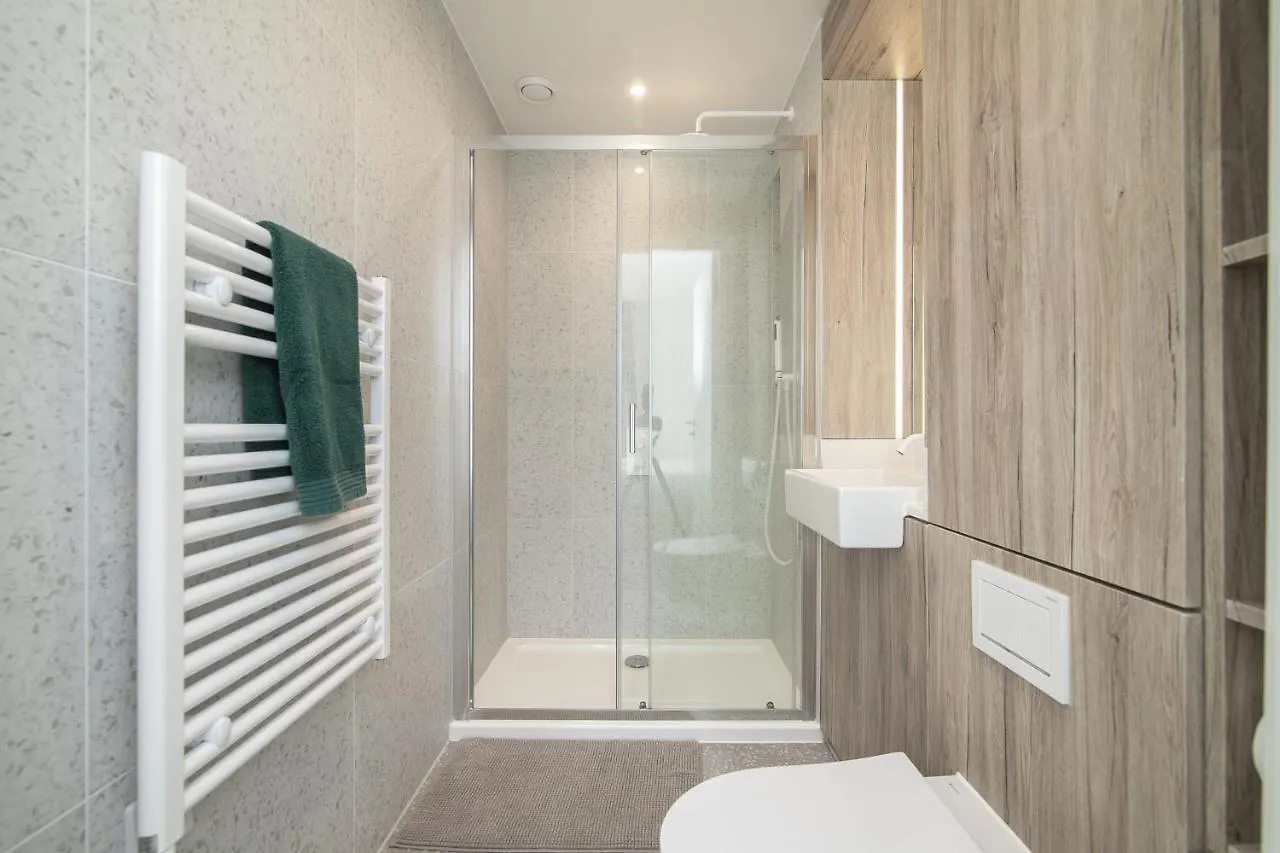 Rooms In Shared Luxury Flat London