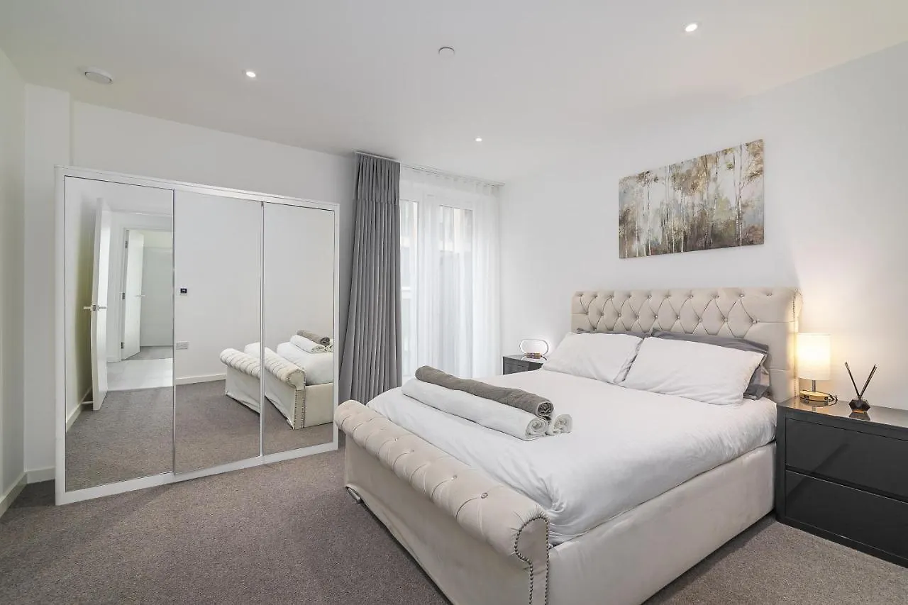 Homestay Rooms In Shared Luxury Flat London United Kingdom